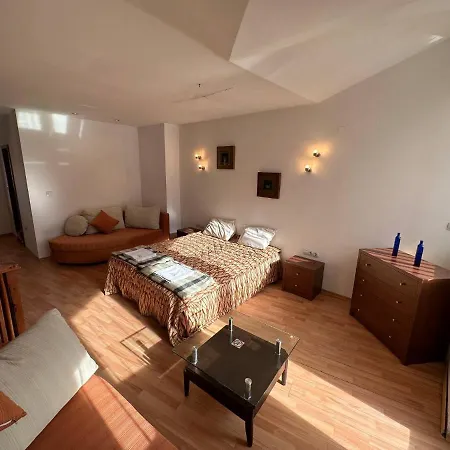 Bright Mountain View Penthouse - 300mbps Wi-fi Apartment