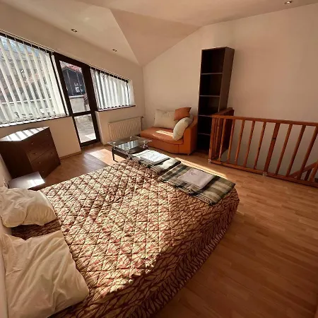 Bright Mountain View Penthouse - 300mbps Wi-fi