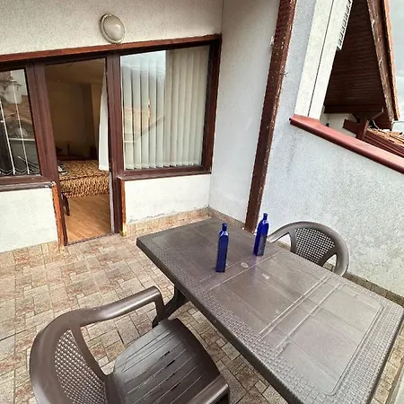Bright Mountain View Penthouse - 300mbps Wi-fi Apartment