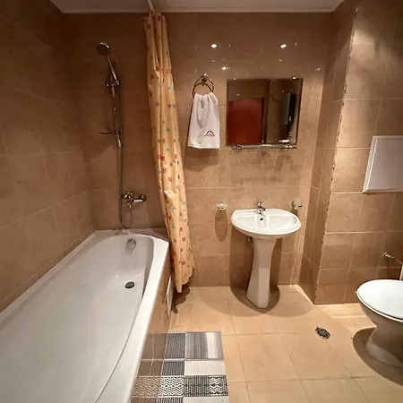 Bright Mountain View Penthouse - 300mbps Wi-fi Apartment