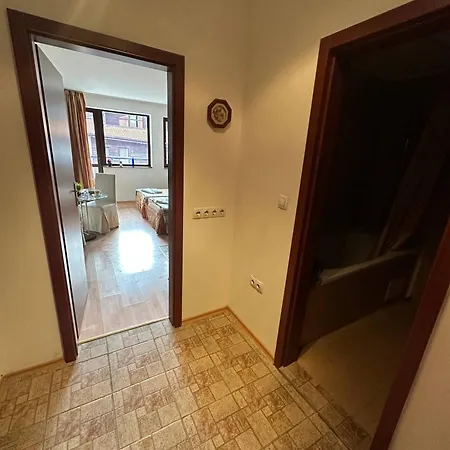 Bright Mountain View Penthouse - 300mbps Wi-fi Apartment *